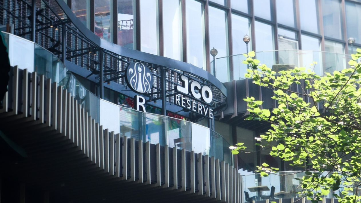 Tunjungan Plaza 6 Surabaya - JCO RESERVE